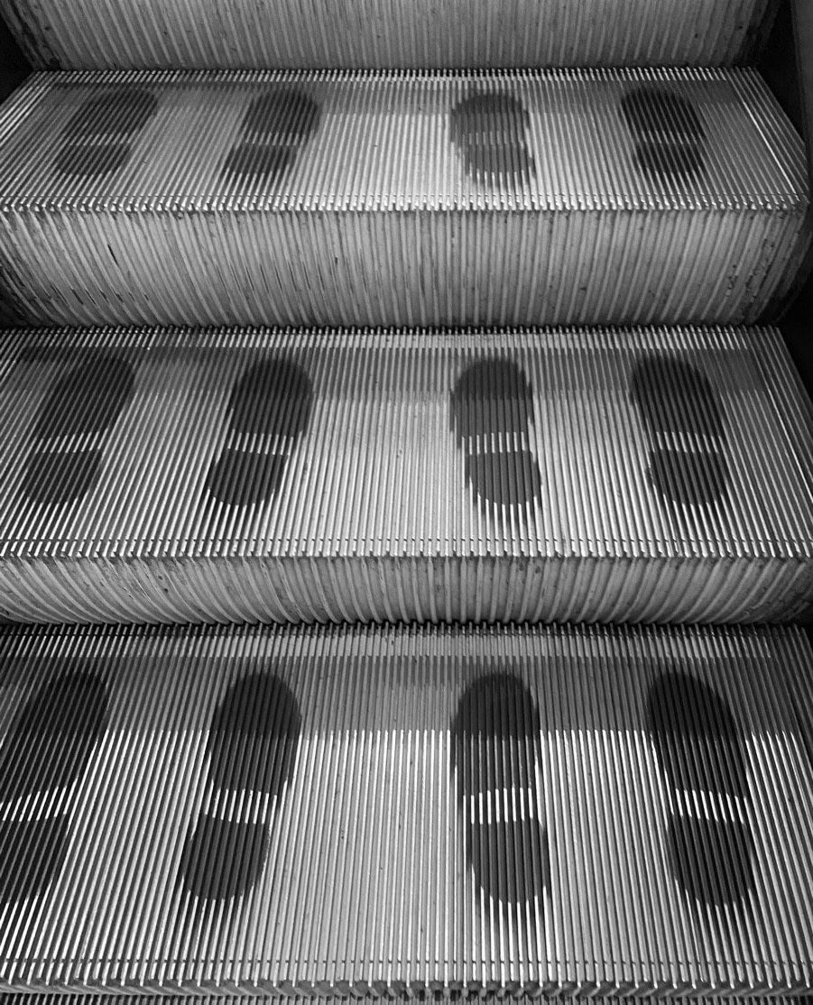 Footprints advising where to stand on the escalator